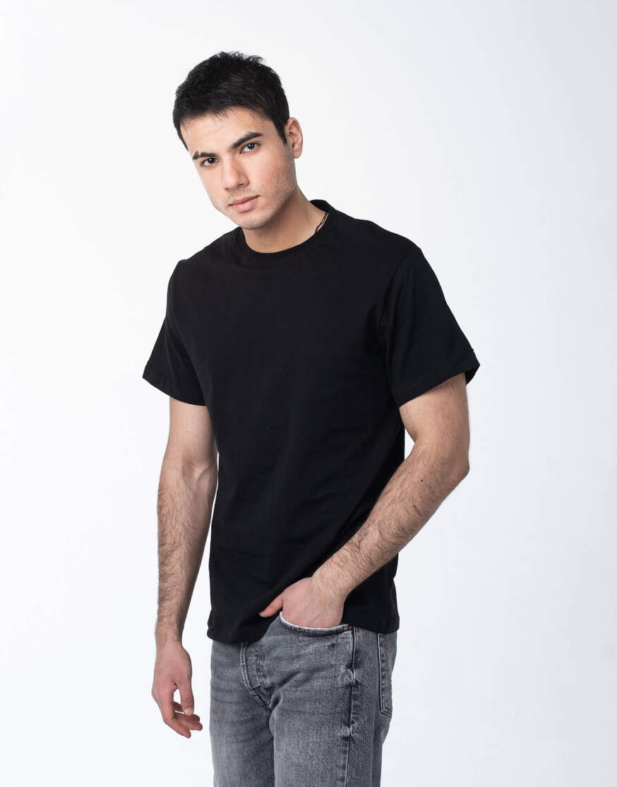 Чёрная мужская футболка оптом